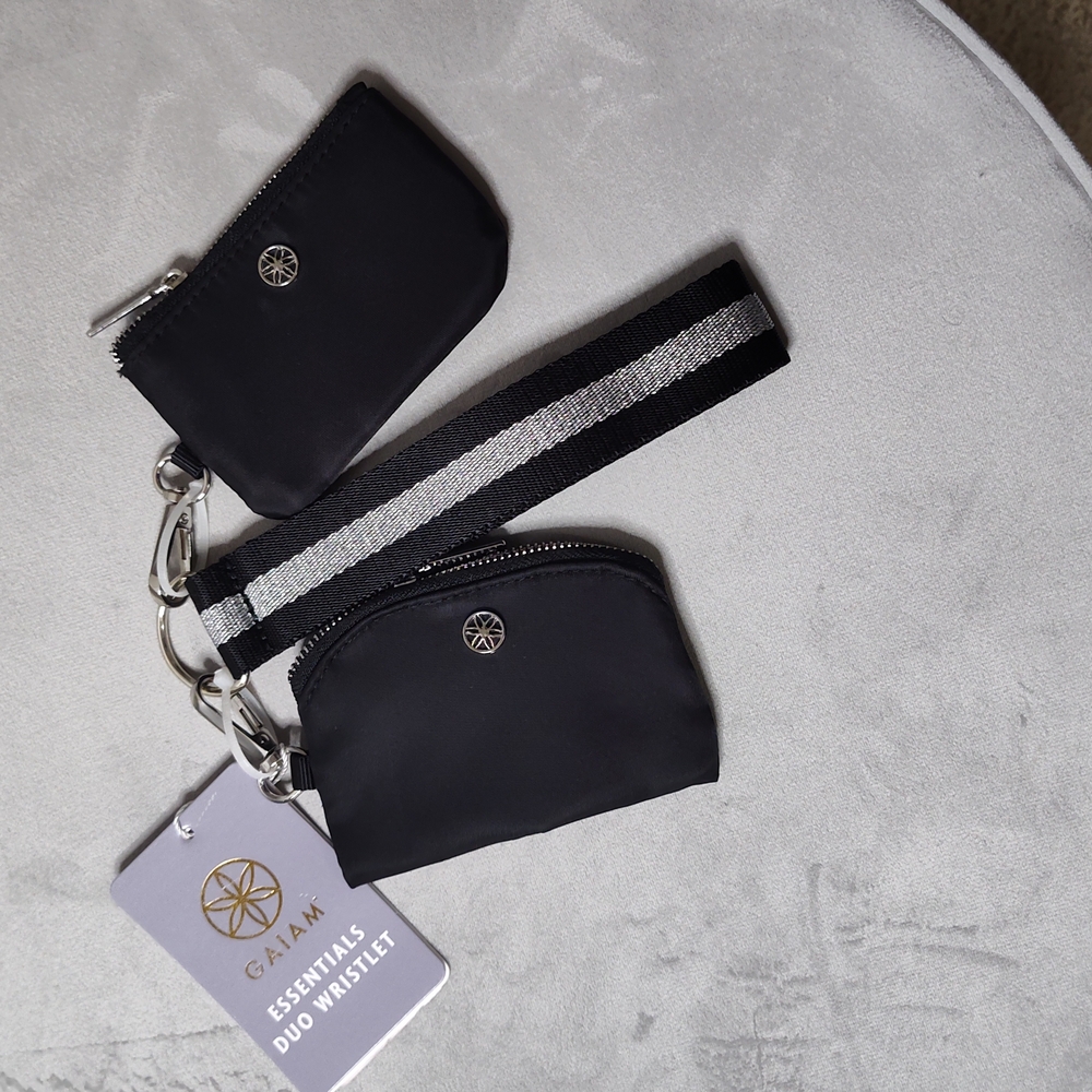 GAIAM Black and Silver Wristlet Set